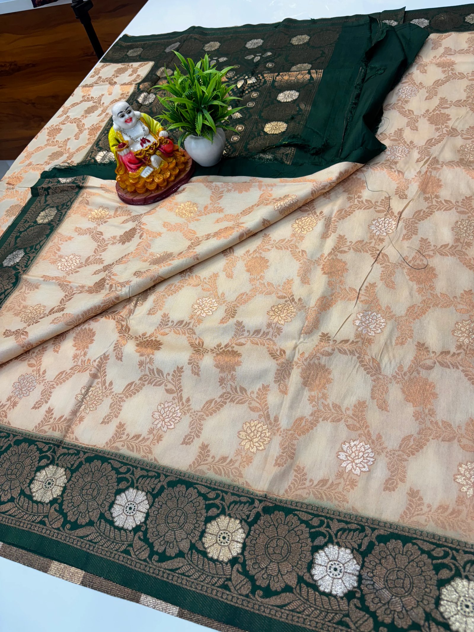 Premium Georgette Saree with Meenakari Pattern and Rich Pallu